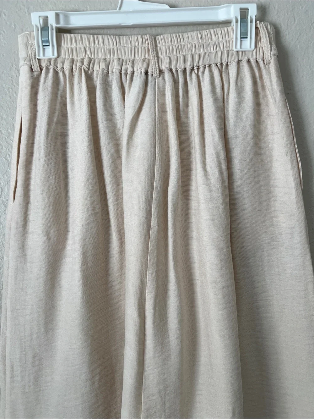 Like New! The Odells Classic Cream A-Line Midi Skirt in Size S